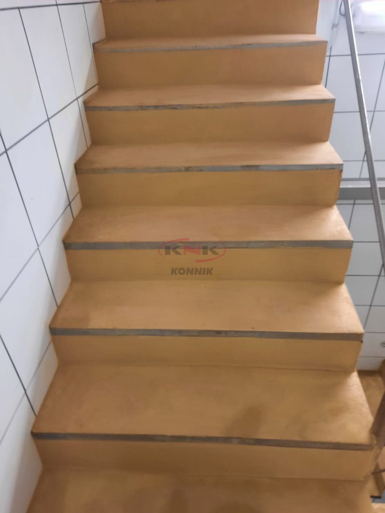 Escaleras COLORPLUS realizado por Paviments Konnik
