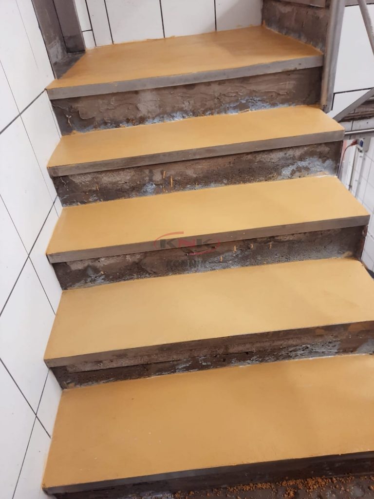 Escaleras COLORPLUS realizado por Paviments Konnik